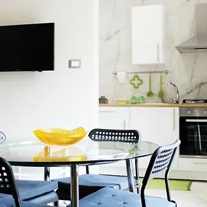  Appartamento Casa Verdi, Confortevole Bilocale In Centro, 1° P Italia